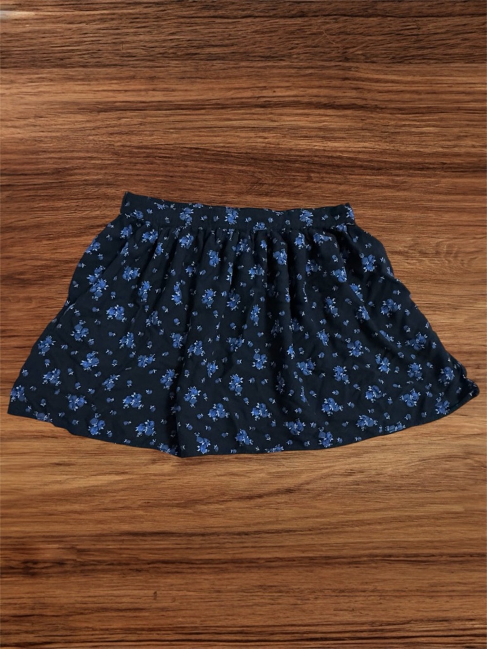 American Eagle Outfitters Black Mini Skirt with Blue Floral Print Size Medium